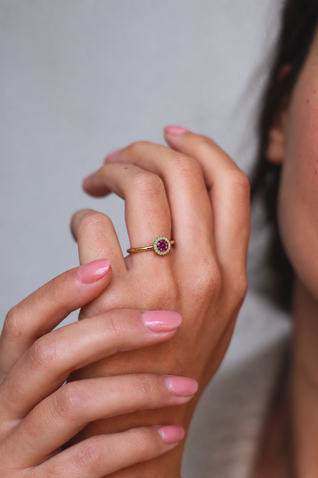 Rubellite and Tsavorite Cannelé Couleur ring worn on the hand