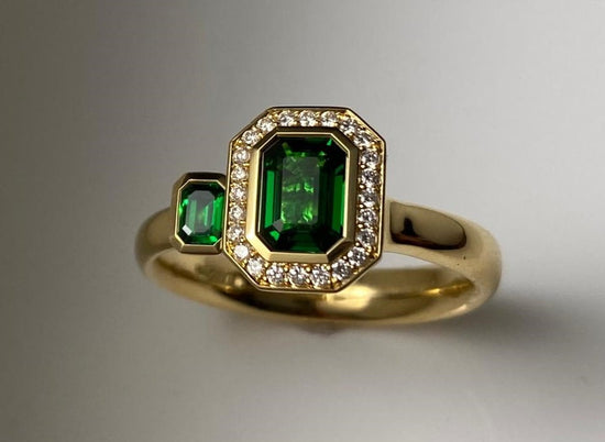 Customer review from May 2021 on an Andrew Geoghegan engagement ring, highlighting quality and design