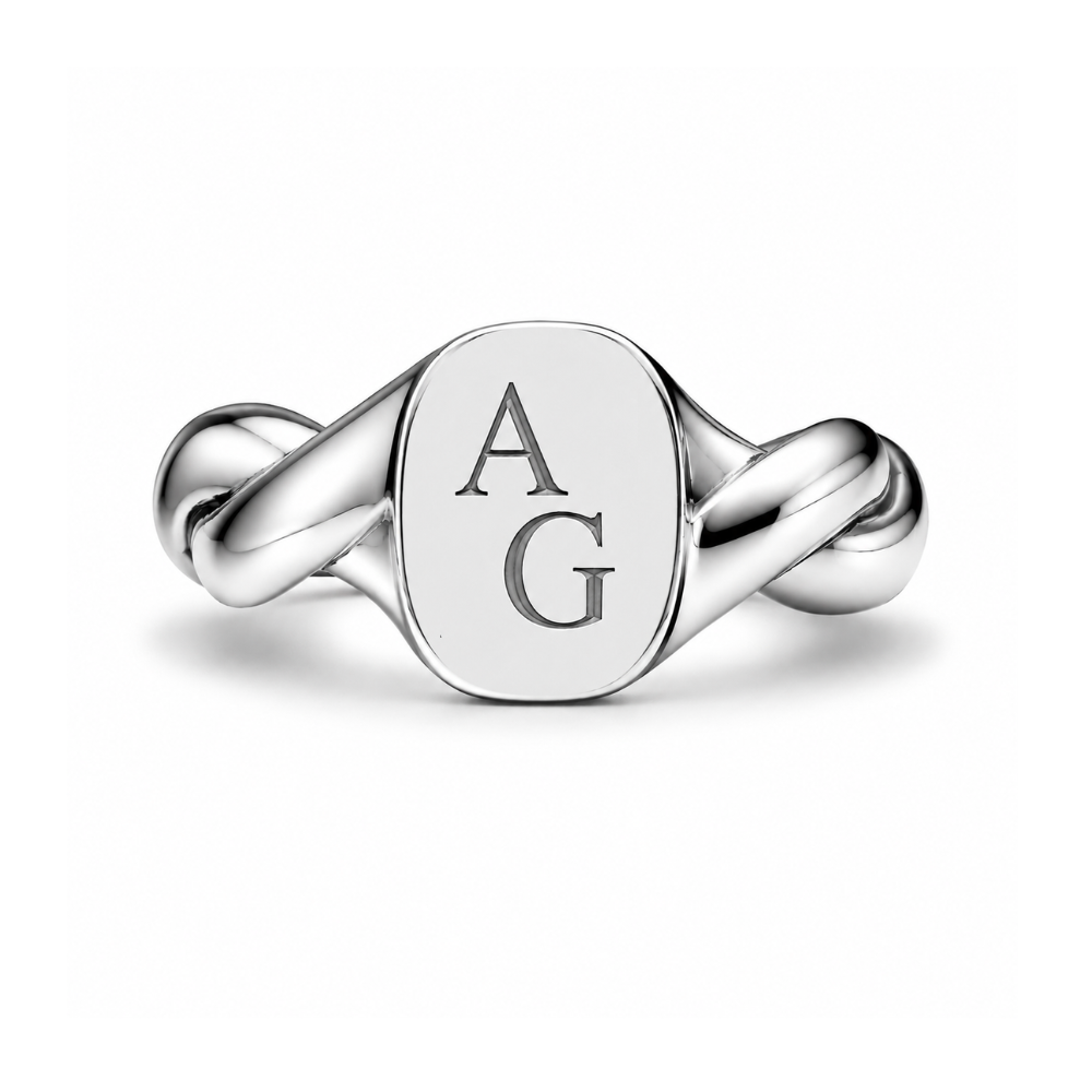 Treowth Wunden I silver signet ring with hand-engraved initials in the classic style
